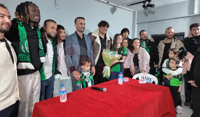 Sakaryaspor, minik taraftarlarla buluştu