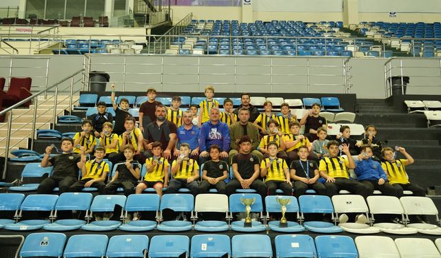 Serdivanlı güreşçilerden Cumhuriyet Bayramı’nda çifte şampiyonluk