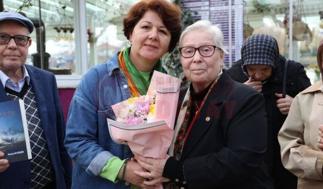 Emekli öğretmen öğrencileriyle 50 yıl sonra buluştu