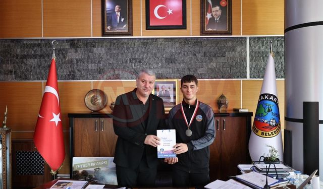 Halterin genç yıldızı Enes Efe Aydın, Başkan Çelik’in konuğu oldu