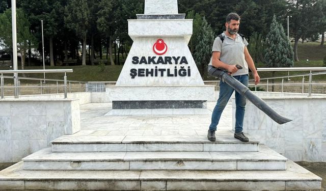 Serdivan Şehitliği'nde kapsamlı yeşil alan bakımı