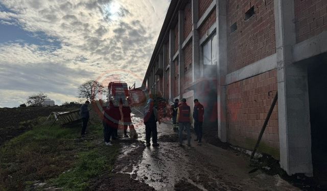 Tavuk çiftliği deposunda yangın