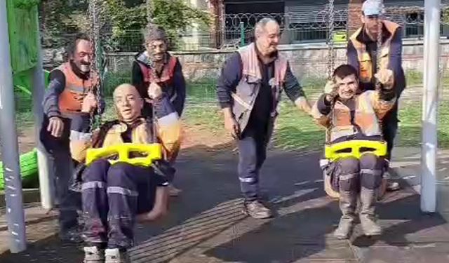 Temizlik işçilerinin salıncak keyfi!