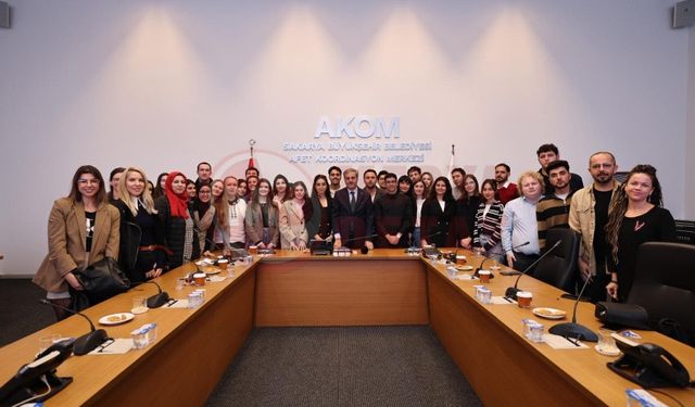 Başkan Alemdar 17 ülkeden gençleri ağırladı