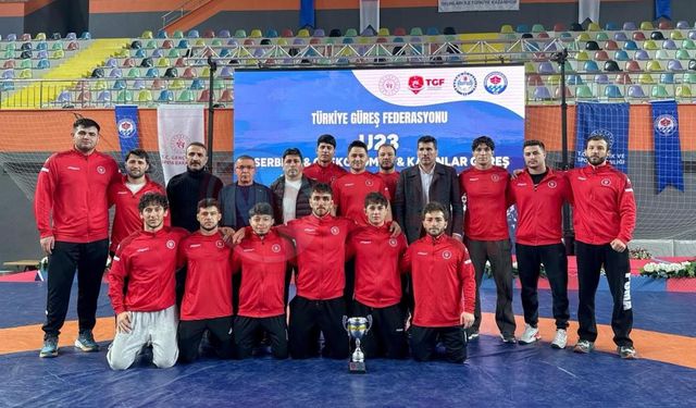 Büyükşehir'in güreşçisinden üçüncülük geldi!