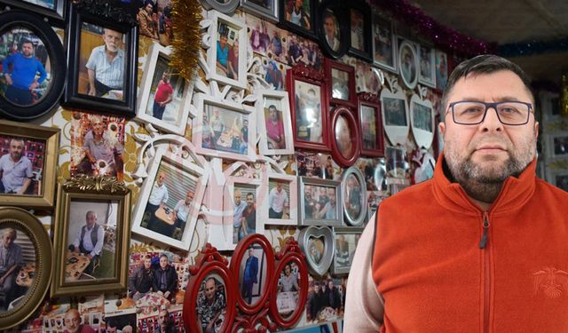 17 senede duvarında 3 binden fazla fotoğrafı biriktirdi!