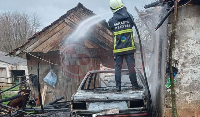 Park halindeki otomobilde çıkan yangın eve sıçradı!