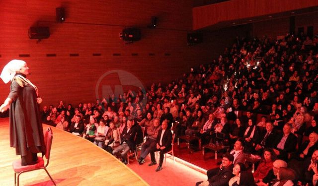 Serdivan’da Dünya Tiyatro Günü coşkusu