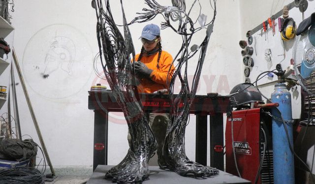 Metali sanata dönüştürdü