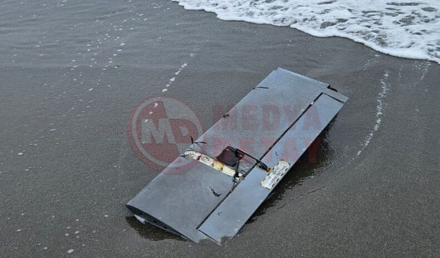 Sahile dron parçası vurdu: Ekipler inceliyor