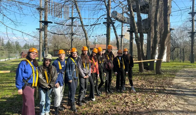 Sakaryalı gençler Macera Park'ta kamp deneyimi yaşadı