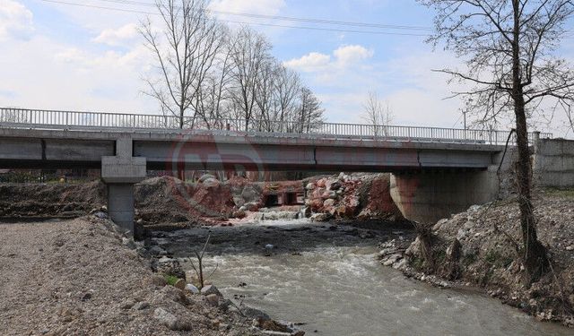 Karapürçek Mesudiye Köprüsü ile geçişler güvenli hale geldi
