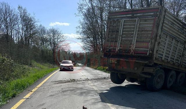 Kaza yapan sürücünün imdadına muhtar yetişti!
