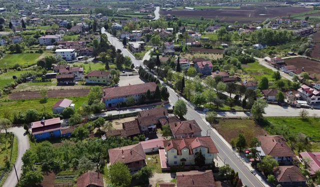 Akyazı'nın 3 mahallesi sıcak asfaltla buluştu