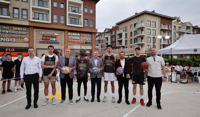 Serdivan’da 3x3 Streetball heyecanı potaları salladı