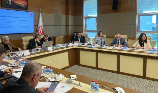 Çocukların dijital riskleri ve eğitim politikalarını masaya yatırıldı