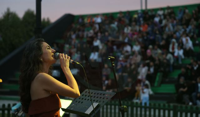 Ezginin Günlüğü konseriyle  Millet Bahçesi’nde  müzik şöleni yaşandı