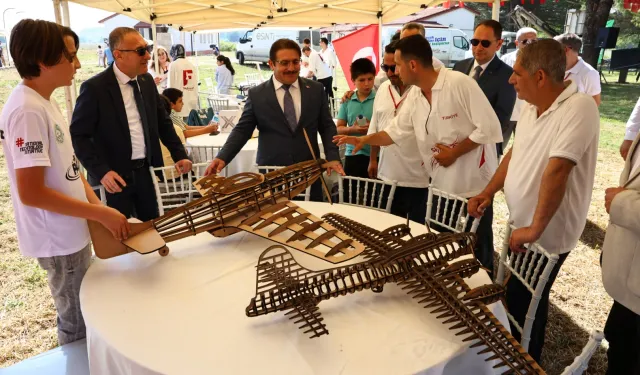 Roket Şenliği'nde genç mucitler gökyüzüyle buluştu