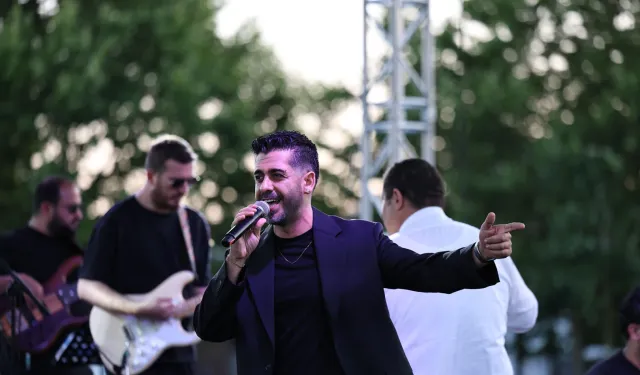 Sakarya'da 90'lar konseri nostalji rüzgârı estirdi