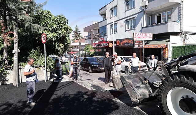 İstiklal Mahallesi Özgür Sokak’ta  asfalt çalışmaları sürüyor