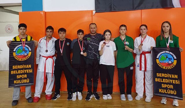 Serdivanlı karatecilerden tarihi başarı