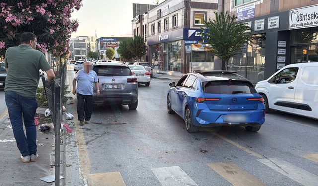 Yaya geçidinde otomobil çarptı!