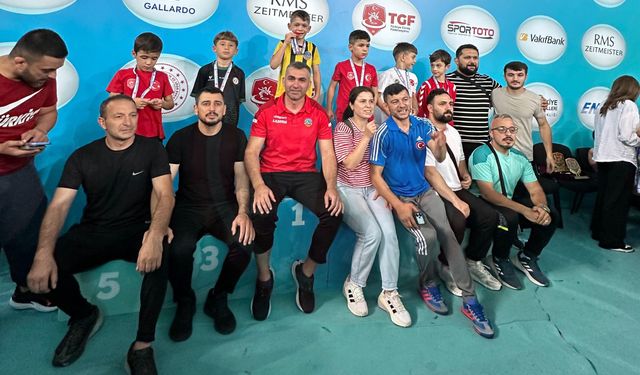 Serdivan Belediyesi Güreş Takımı'ndan Türkiye Şampiyonası'nda büyük başarı