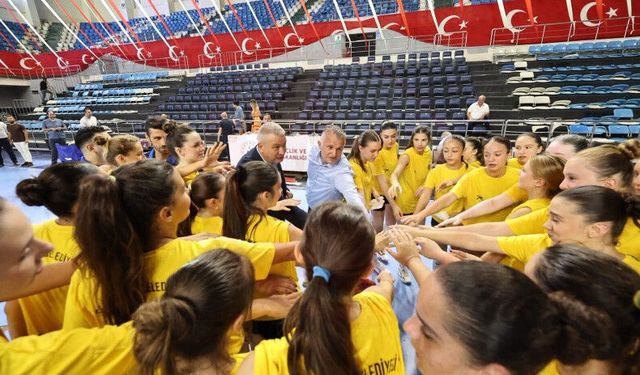 Serdivan Belediyesi voleybol takımları yeni sezona hazır