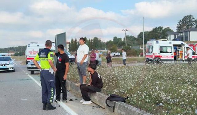 Hafif ticari ile otomobil çarpıştı!