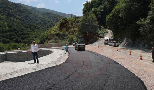 Heyelan riskine karşı yol yenilendi