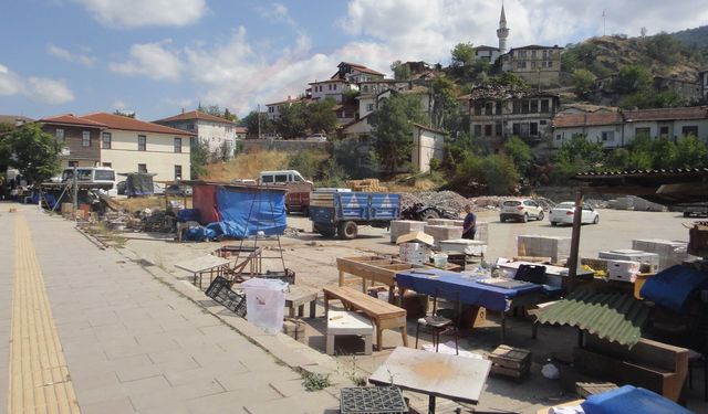 Esnafa bildirim gönderildi, tezgâhlar kaldırılıyor