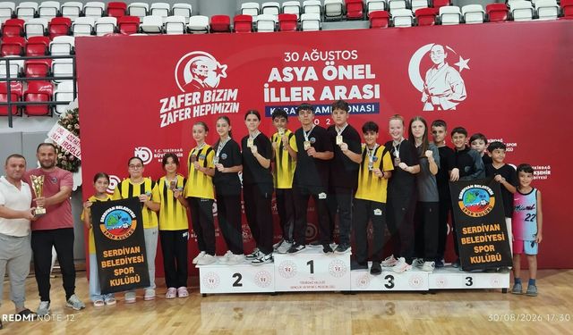 Serdivan’ın Karatecileri Çorlu’da da Kürsüyü Bırakmadı