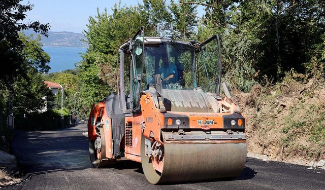 Sapanca’da asfalt çalışmaları sürüyor
