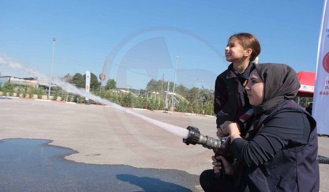 Minikler itfaiyeci oldu, afet bilincini deneyimledi