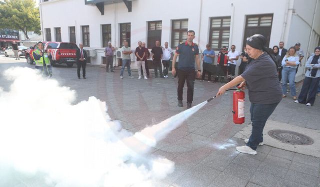 Büyükşehir çalışanlarına yangına karşı uygulamalı eğitim