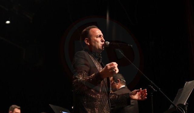 Zeki Müren’in unutulmaz şarkıları AKM’de yankılandı