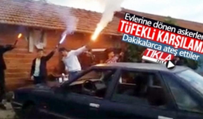 Evlerine dönen askerler için tüfekli karşılama