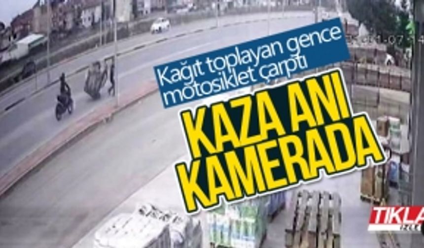 Kağıt toplayan gence motosiklet çarptı