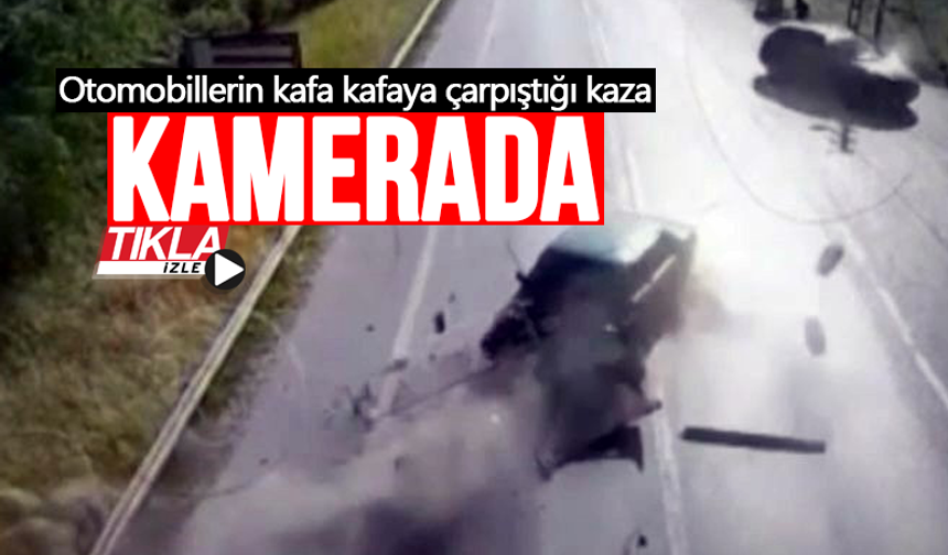 Otomobillerin kafa kafaya çarpıştığı kaza kamerada