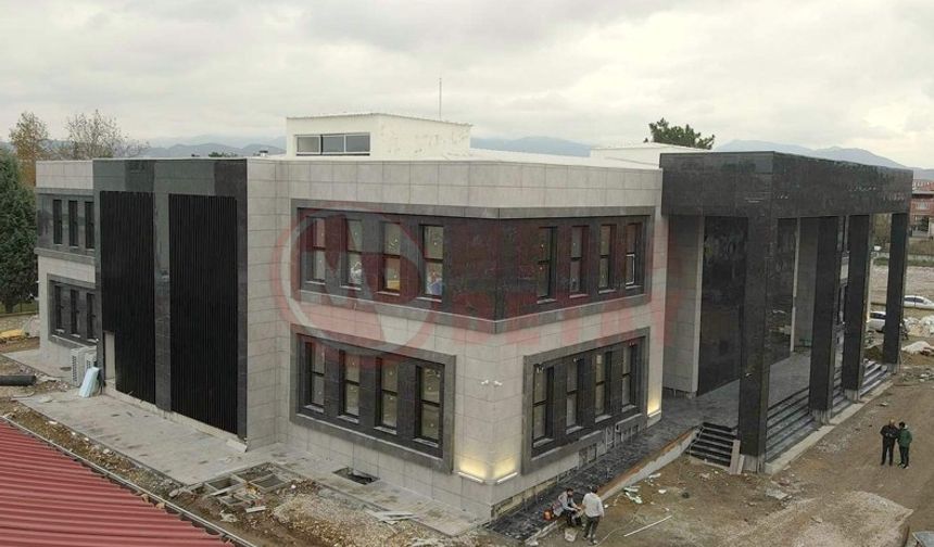 Arifiye Belediyesi yeni hizmet binası tamamlanıyor