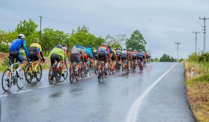 119 kilometrelik zorlu parkurda Tour Of Sakarya fırtınası