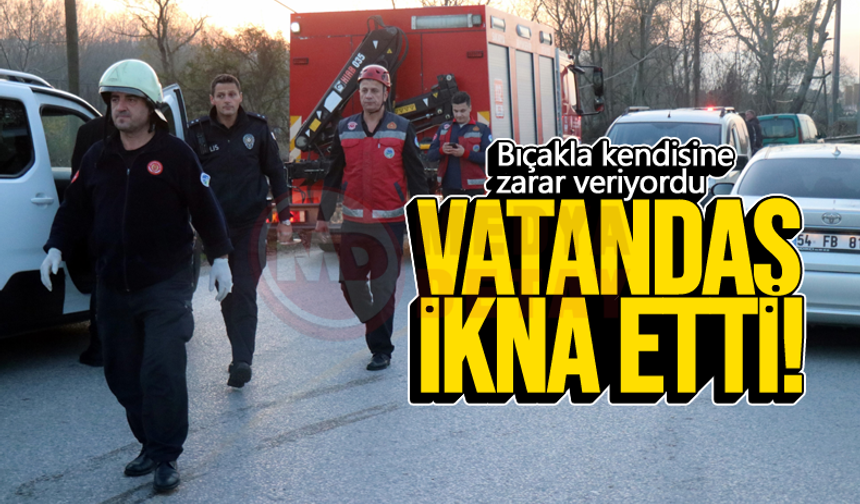 Bıçakla kendisine zarar veriyordu: Vatandaş ikna etti!