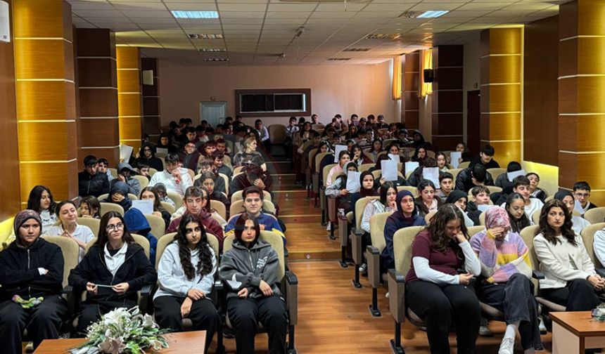 Teknoloji semineri öğrencilerin geleceğine ışık tutacak