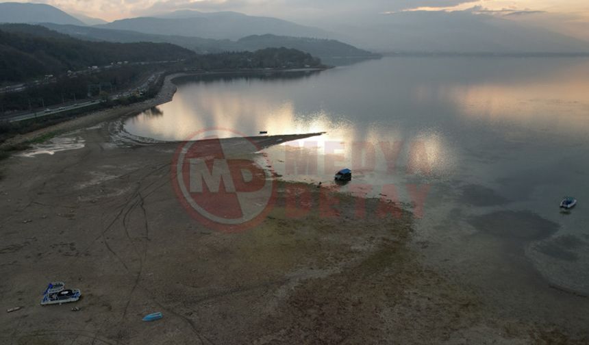 Sapanca Gölü santim santim yok oluyor