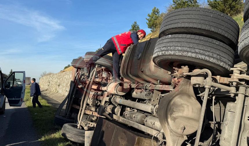 Kontrolden çıkan tanker yan yattı: 1 yaralı
