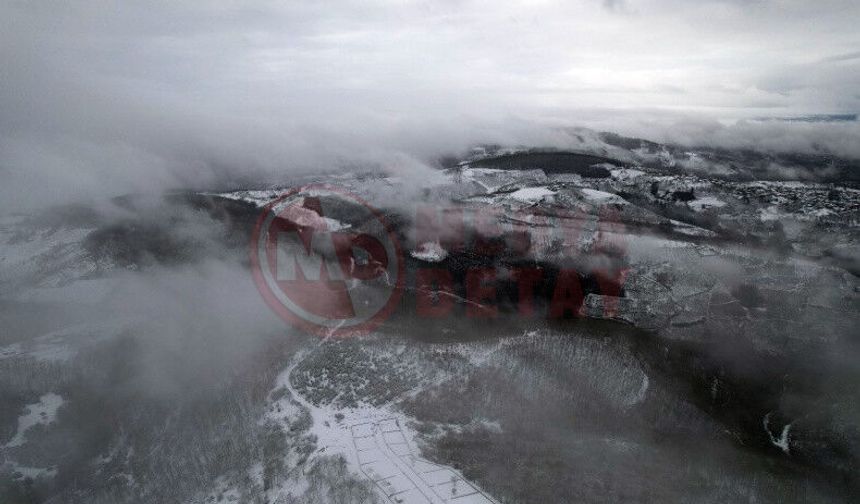 Sakarya'da sislerin ardında kalan kar manzarası