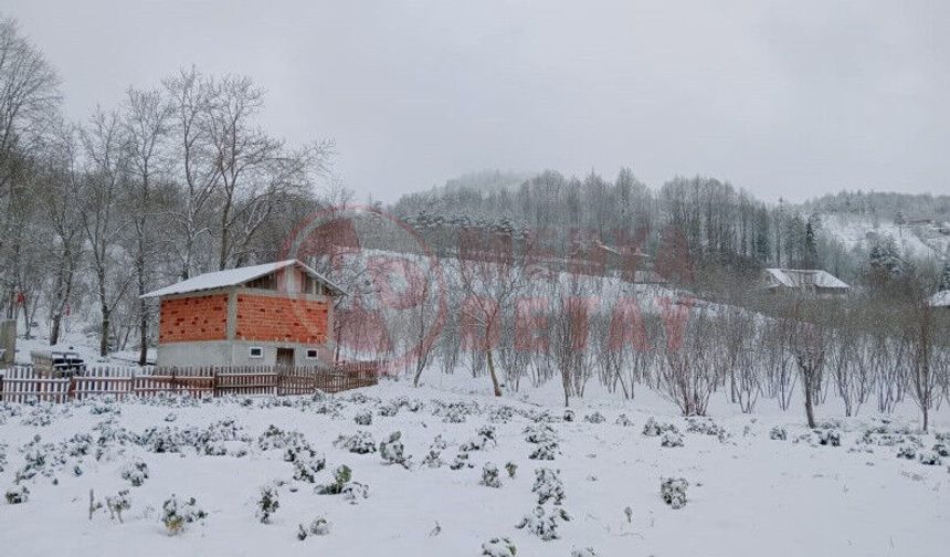Şehirde yağmur yüksek kesimlerde kar yağışı başladı