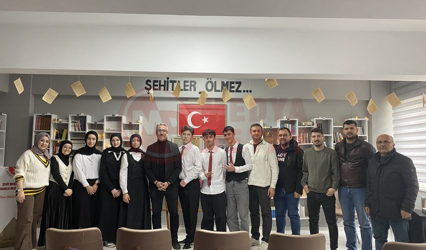 Mâvera Yolu Şiir Dinletisi  gönüllere dokundu