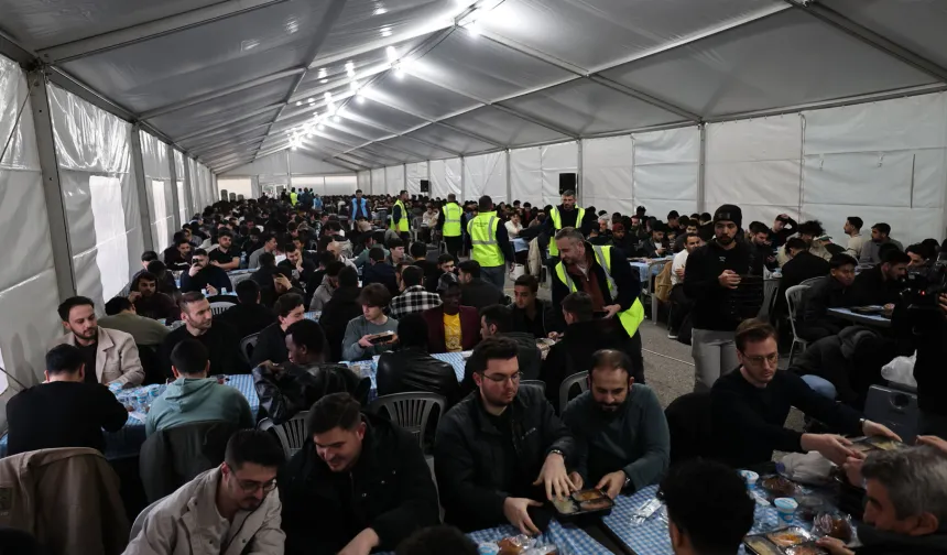 Sakarya'da farklı renk ve coğrafyadan binler birlikte oruç açıyor