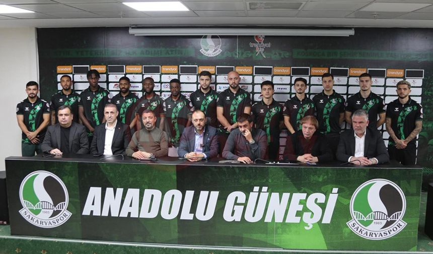 Sakaryaspor'da 13 imza birden atıldı!